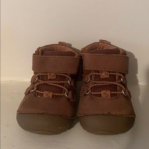 STRIDE RITE brown first shoes